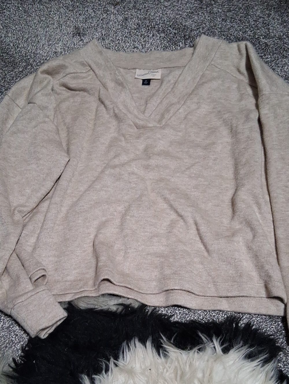 Universal Thread V-Neck Knit Top in Light Taupe
